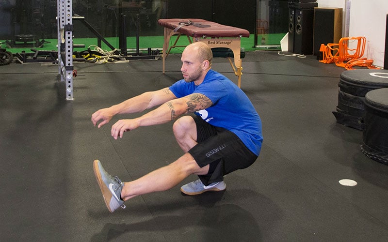 Hướng dẫn bài tập Squat Pistol với trọng lượng cơ thể (Video)