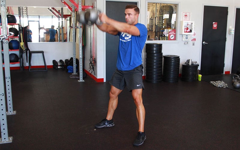 Hướng dẫn bài tập Double Kettlebell Swing qua video